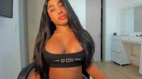 Snapshot of charlotte_tiller chatting on 06-30-26, 04:46 Yuli online show from 06-30-26, 04:46