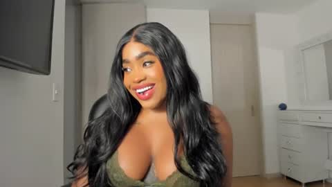 Snapshot of charlotte_tiller chatting on 07-31-26, 05:29 Yuli online show from 07-31-26, 05:29