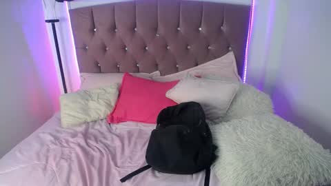 charlotte_walker1 online show from 03-12-25, 05:57