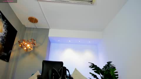 Charlotte  Everyday From 0700 to 1300 Col Time online show from 04-12-26, 11:48