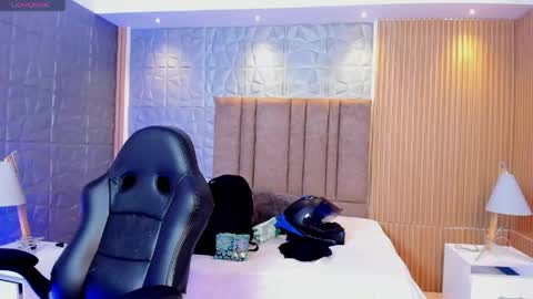 Snapshot of charlotte_whitee1 chatting on 05-07-26, 11:26 Charlotte Everyday From 0700 to 1300 Col Time online show from 05-07-26, 11:26