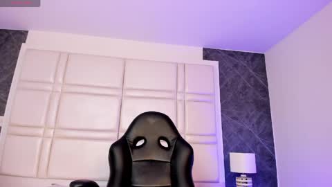 Snapshot of charlotte_whitee1 chatting on 05-13-26, 11:18 Charlotte Everyday From 0700 to 1300 Col Time online show from 05-13-26, 11:18