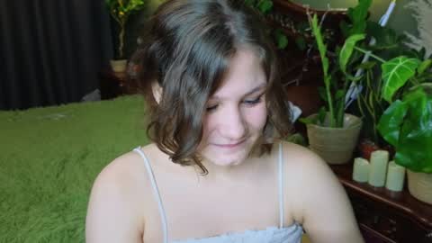 Snapshot of charlotte_wow chatting on 12-22-24, 04:59 Charlotte online show from 12-22-24, 04:59