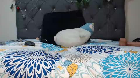 charlottee07 online show from 01-31-25, 09:48