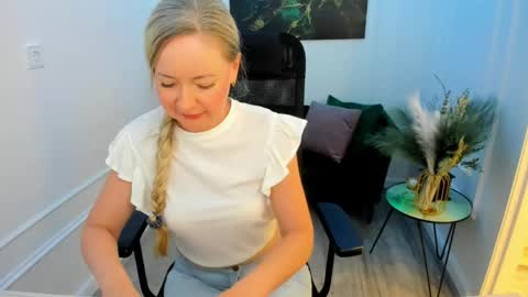 Snapshot of charlottekerti chatting on 05-25-26, 06:14 Charlotte online show from 05-25-26, 06:14
