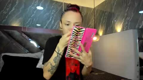 Snapshot of charlottekraviz chatting on 02-17-26, 06:36 Charlotte online show from 02-17-26, 06:36