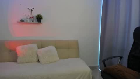 Snapshot of charlottelabouff chatting on 04-05-26, 06:49 Charlotte online show from 04-05-26, 06:49