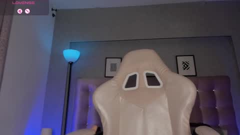 charlotterussel online show from 12-11-24, 01:26