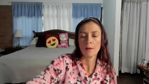 Snapshot of charlottewillson chatting on 01-12-26, 09:20 Charlotte online show from 01-12-26, 09:20