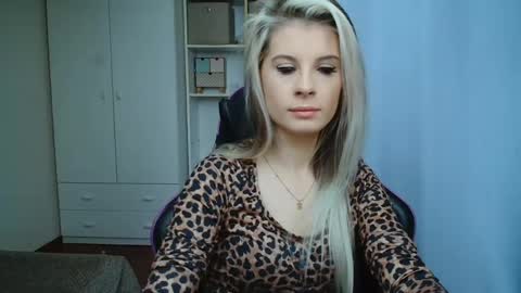 CharlotteXGold online show from 05-19-26, 06:20