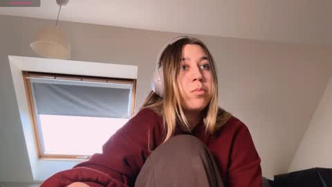 Julia online show from 04-02-26, 12:47