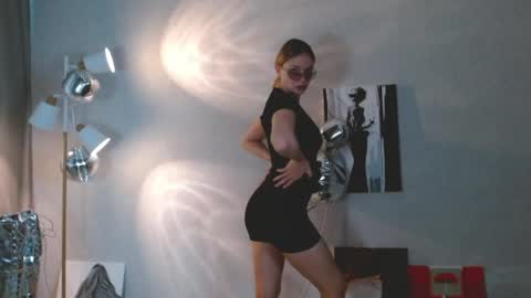 Michelle  online show from 05-08-26, 01:33