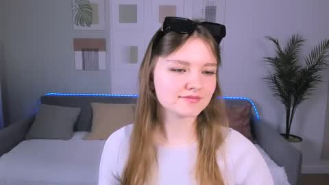 Snapshot of charminglookeva chatting on 05-09-26, 12:32 Im Eva online show from 05-09-26, 12:32