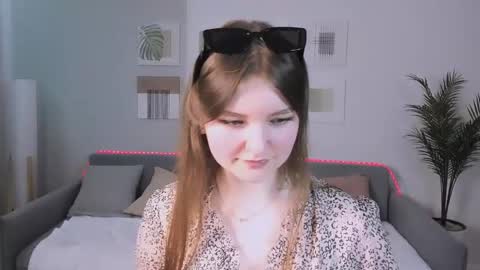 Snapshot of charminglookeva chatting on 05-11-26, 04:04 Im Eva online show from 05-11-26, 04:04