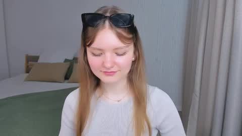 Snapshot of charminglookeva chatting on 05-12-26, 04:53 Im Eva online show from 05-12-26, 04:53