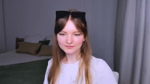 Snapshot of charminglookeva chatting on 05-16-26, 10:36 Im Eva online show from 05-16-26, 10:36