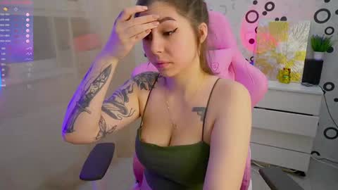 Snapshot of charmings_054 chatting on 12-11-24, 06:52 Belle and Miley online show from 12-11-24, 06:52