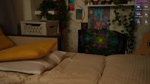 Snapshot of charmings_054 chatting on 01-17-25, 07:27 Belle and Miley online show from 01-17-25, 07:27