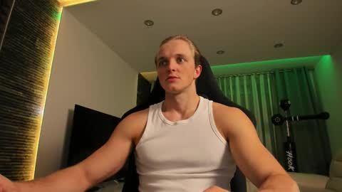 Snapshot of chasereed_ chatting on 12-01-25, 08:36 Chase Reed online show from 12-01-25, 08:36