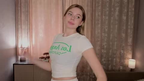 Snapshot of chasidygrandmaison chatting on 05-15-26, 05:03 Emilia online show from 05-15-26, 05:03