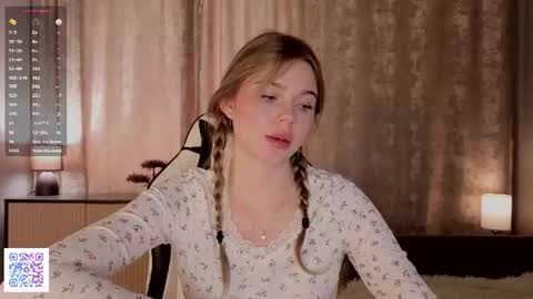 Snapshot of chasidygrandmaison chatting on 06-09-26, 04:35 Emilia online show from 06-09-26, 04:35
