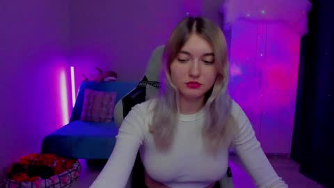 Snapshot of chatur_lady_ chatting on 01-19-25, 05:05 Betty online show from 01-19-25, 05:05