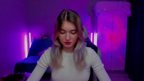 Snapshot of chatur_lady_ chatting on 01-21-25, 08:41 Betty online show from 01-21-25, 08:41