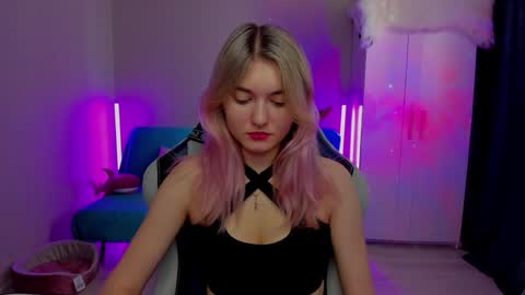 Snapshot of chatur_lady_ chatting on 02-07-25, 05:31 Betty online show from 02-07-25, 05:31