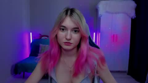 Snapshot of chatur_lady_ chatting on 02-26-25, 06:37 Betty online show from 02-26-25, 06:37