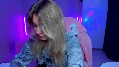 Snapshot of chatur_lady_ chatting on 05-11-26, 05:57 Betty online show from 05-11-26, 05:57