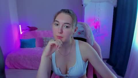 Snapshot of chatur_lady_ chatting on 06-18-26, 02:34 Betty online show from 06-18-26, 02:34