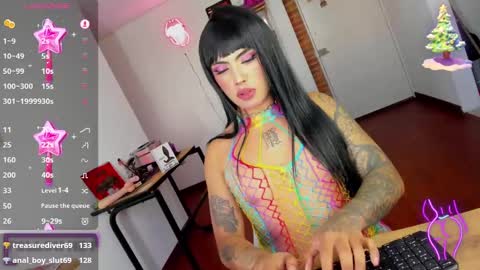 Sophie  online show from 12-23-24, 10:44