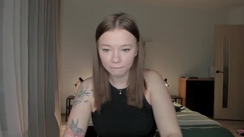 Snapshot of chaturrbaby chatting on 01-01-25, 07:10 Em online show from 01-01-25, 07:10