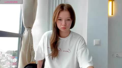 Snapshot of chaturrbaby chatting on 10-15-25, 05:40 Em online show from 10-15-25, 05:40