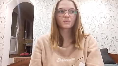 Olivia online show from 04-21-26, 10:34