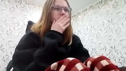 Snapshot of chauknispel chatting on 05-12-26, 10:18 Olivia online show from 05-12-26, 10:18