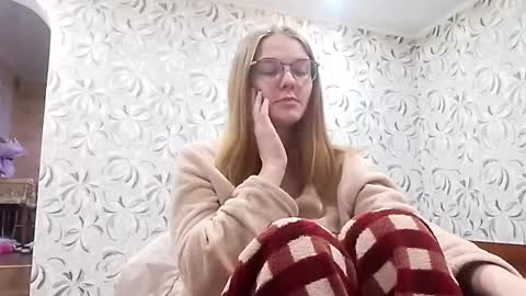 Snapshot of chauknispel chatting on 05-31-26, 10:22 Olivia online show from 05-31-26, 10:22