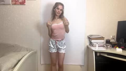 Milissa online show from 10-22-25, 03:45