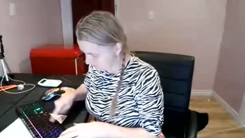 chealsiek online show from 10-26-25, 01:00