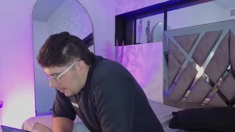   online show from 06-19-26, 04:28