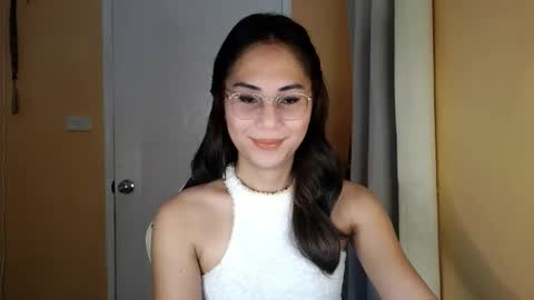 Snapshot of chelly4u69 chatting on 03-27-26, 02:06 chelly4u69 online show from 03-27-26, 02:06
