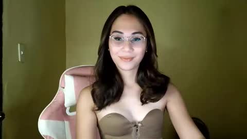 Snapshot of chelly4u69 chatting on 05-16-26, 02:41 chelly4u69 online show from 05-16-26, 02:41