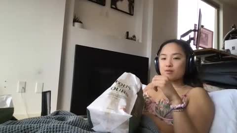 Snapshot of chellybear101 chatting on 12-24-24, 06:28 chellybear101 online show from 12-24-24, 06:28