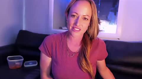 Snapshot of chelseelynn chatting on 01-06-26, 06:28 chelsee lynn online show from 01-06-26, 06:28