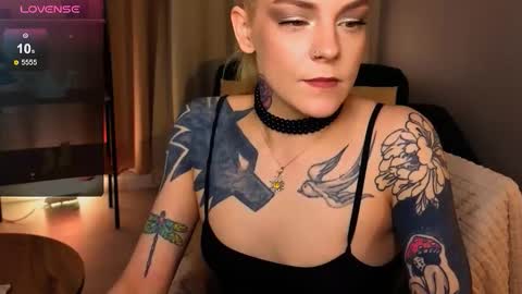 Snapshot of cherrie_sherry chatting on 02-23-26, 09:23 Sherry online show from 02-23-26, 09:23