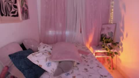 Snapshot of cherries_and_wine_ chatting on 12-13-25, 08:47 cherries_and_wine_ online show from 12-13-25, 08:47