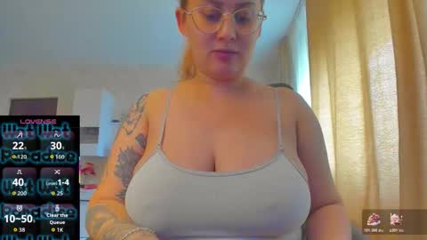 Snapshot of cherry_pie_69 chatting on 11-11-25, 11:54 mayra online show from 11-11-25, 11:54