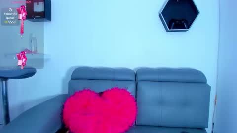 Snapshot of cherry_splash chatting on 02-26-25, 05:31 Cherry online show from 02-26-25, 05:31