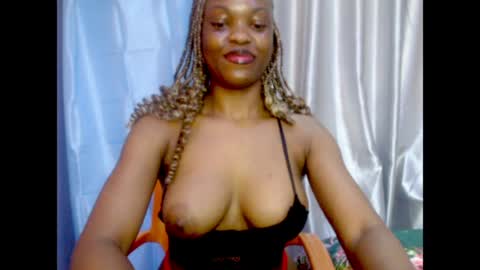 Snapshot of cherry_xchaos chatting on 07-03-26, 07:15 Sophie online show from 07-03-26, 07:15
