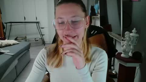 Leonie online show from 04-16-26, 06:09